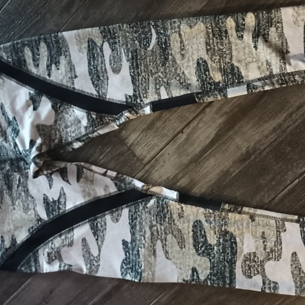 Camouflage Active Athleisure Leggings - Picture 5 of 7